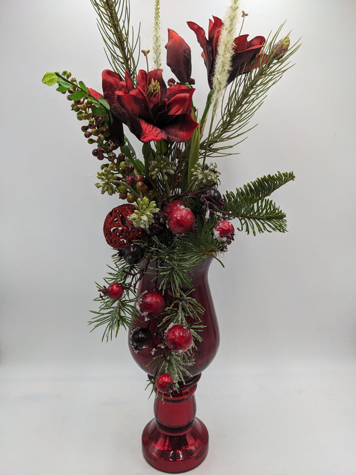 Weihnachtsgesteck Kugel Amaryllis Beeren rot