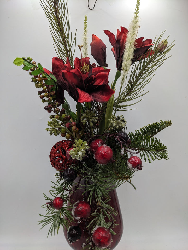 Weihnachtsgesteck Kugel Amaryllis Beeren rot