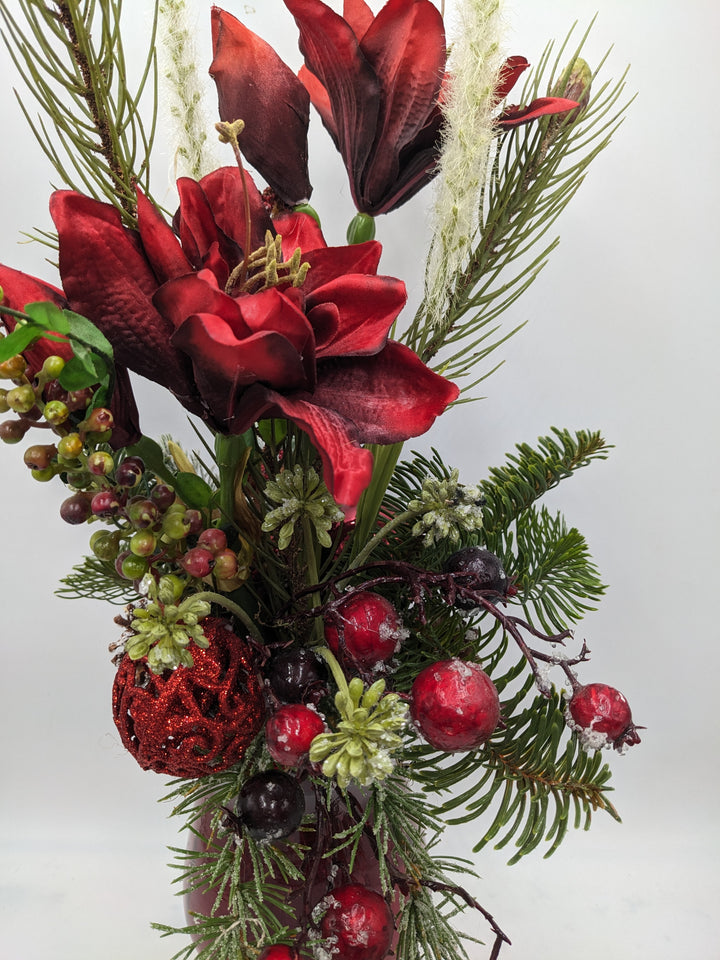 Weihnachtsgesteck Kugel Amaryllis Beeren rot