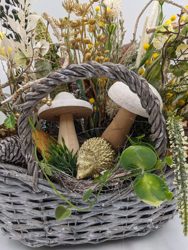 Herbstgesteck Pilz Igel Zapfen gelb