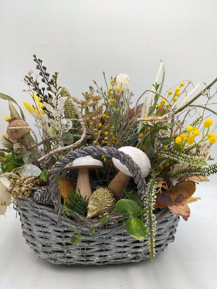 Herbstgesteck Pilz Igel Zapfen gelb