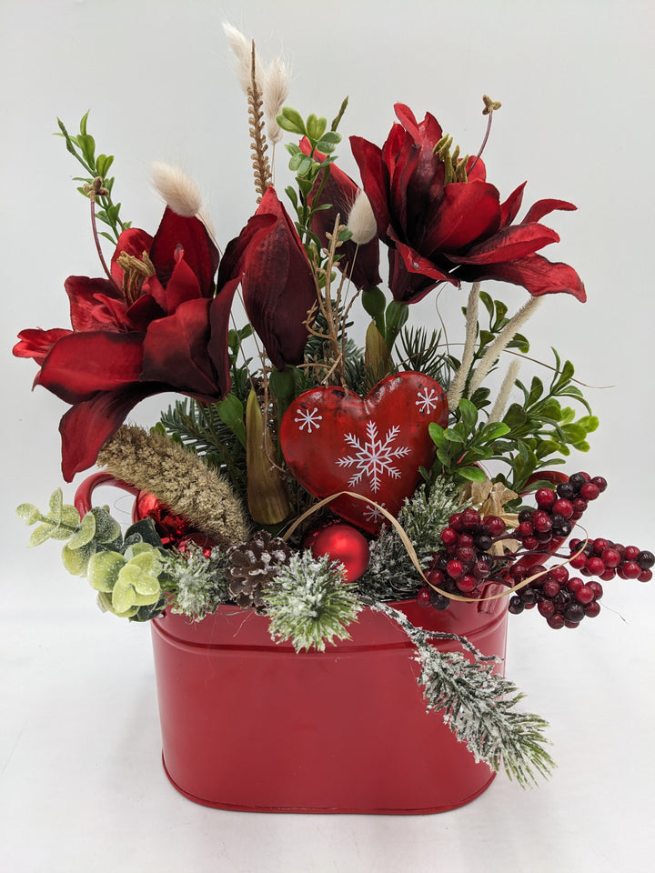 Weihnachtsgesteck Kugel Herz Amaryllis rot