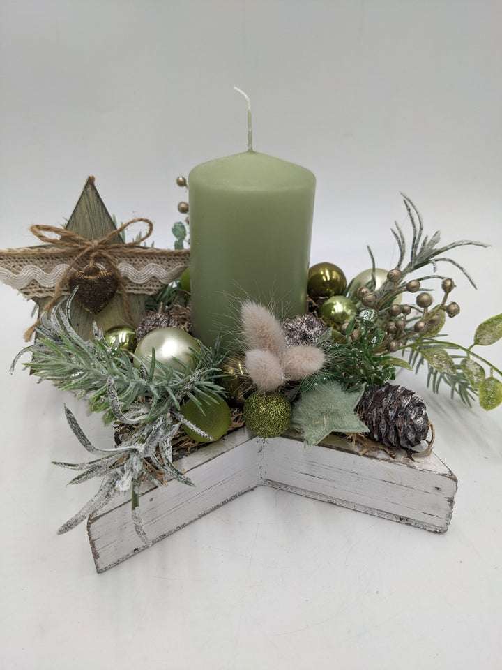 Weihnachtsgesteck Kugel Stern Herz mint