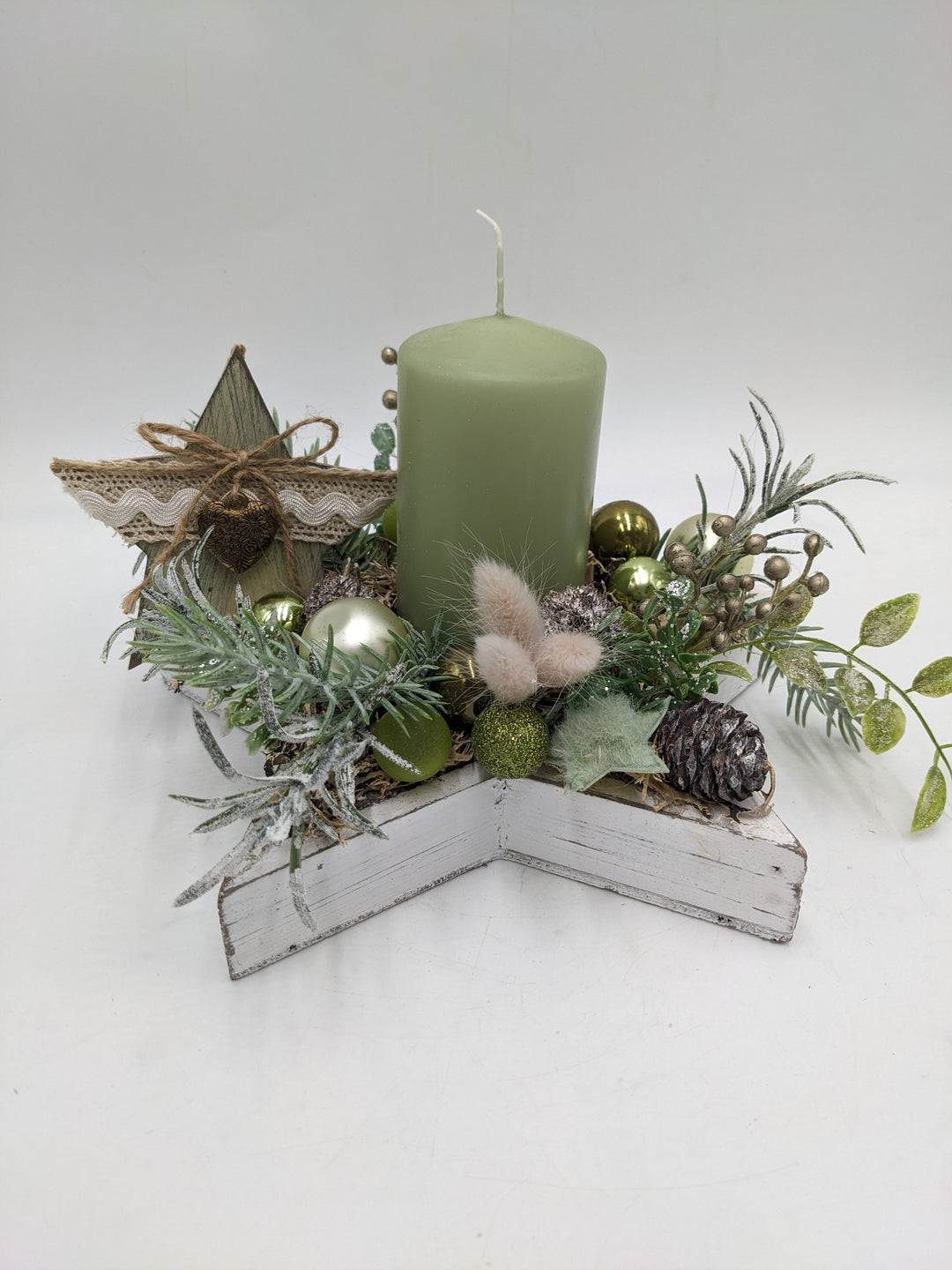Weihnachtsgesteck Kugel Stern Herz mint