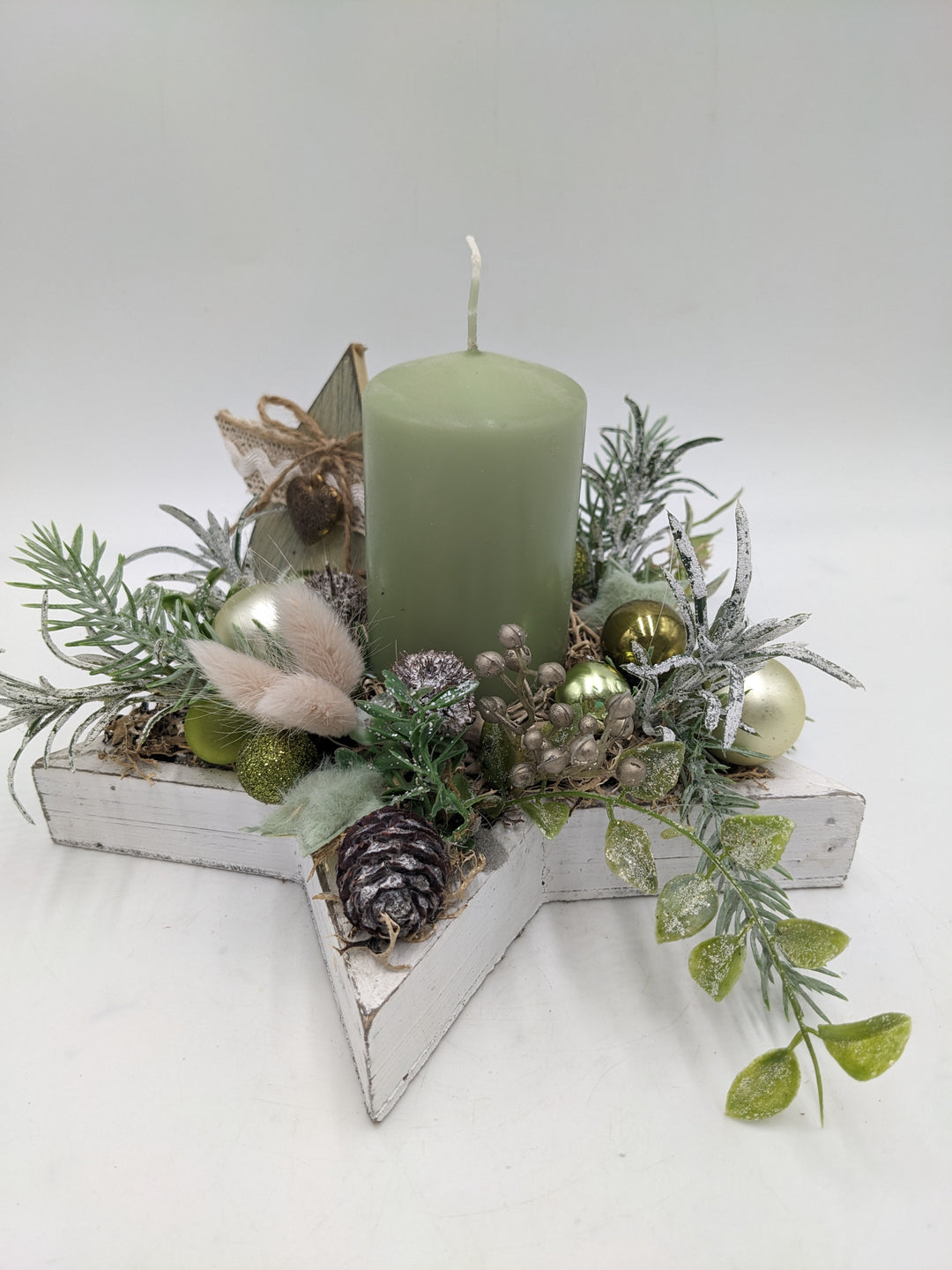 Weihnachtsgesteck Kugel Stern Herz mint