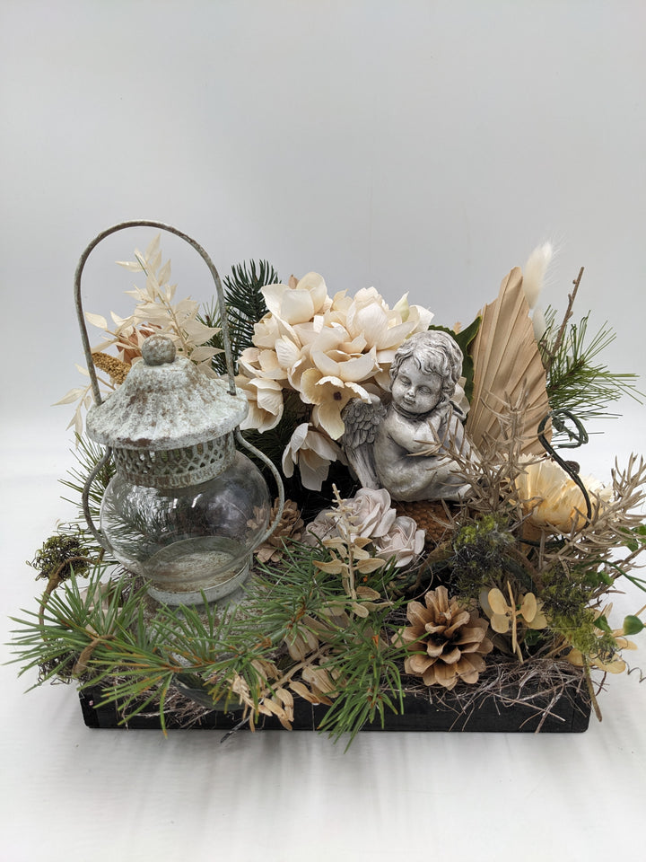 Trauergesteck Windlicht Engel Hortensie creme