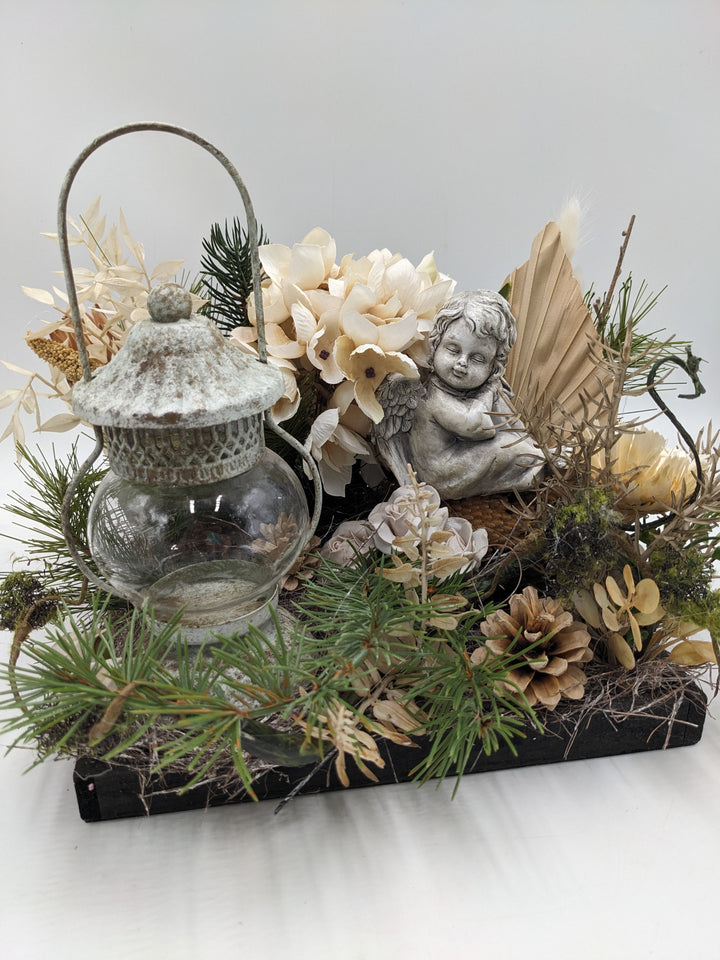 Trauergesteck Windlicht Engel Hortensie creme