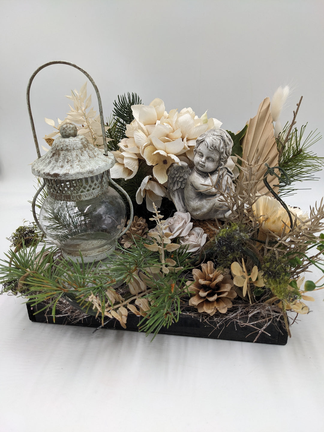 Trauergesteck Windlicht Engel Hortensie creme