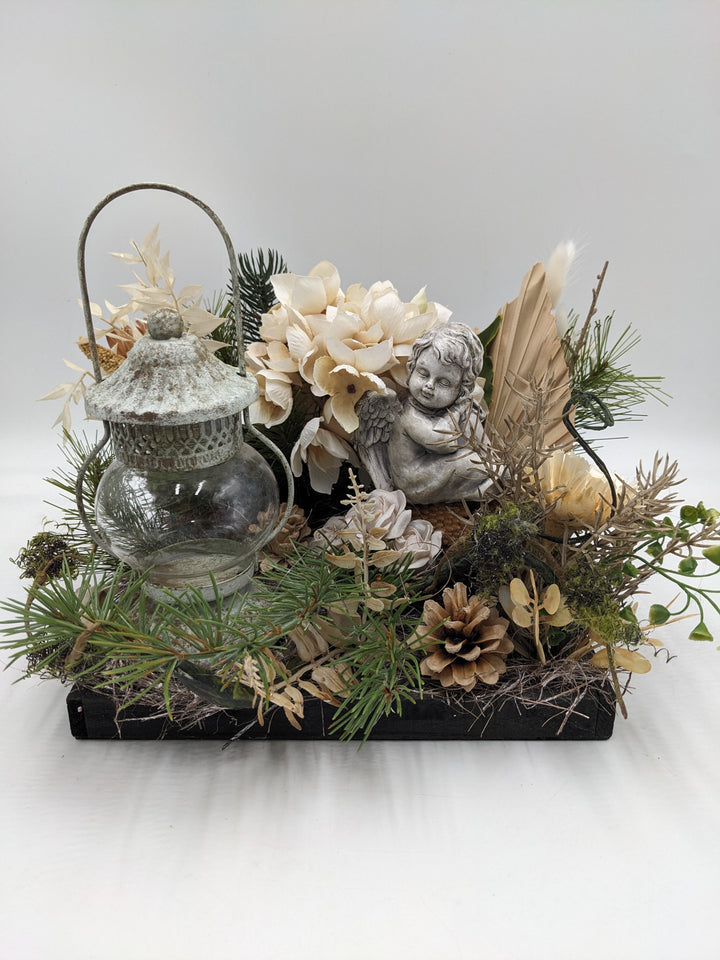 Trauergesteck Windlicht Engel Hortensie creme