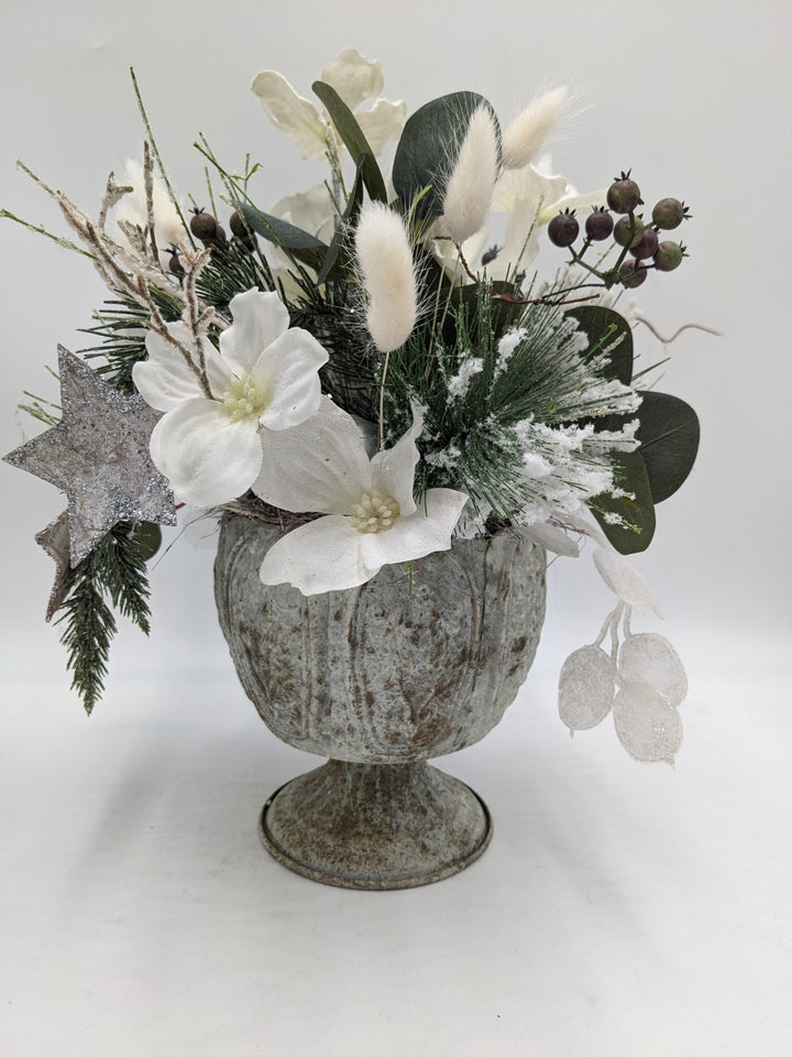 Weihnachtsgesteck Kugel Stern Amaryllis weiß