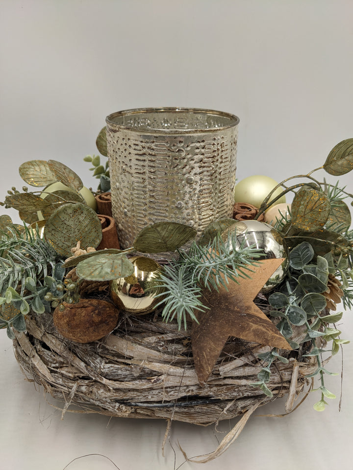 Weihnachtsgesteck Teelicht Kugel Stern gold