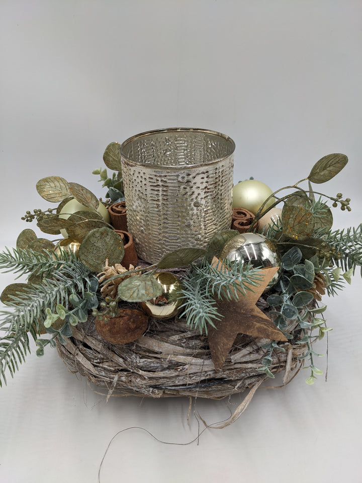 Weihnachtsgesteck Teelicht Kugel Stern gold
