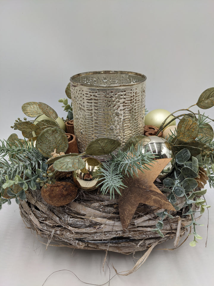 Weihnachtsgesteck Teelicht Kugel Stern gold
