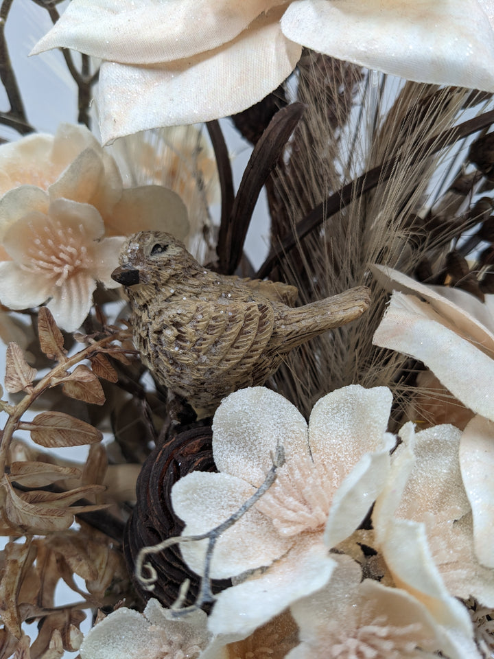 Wintergesteck Vogel Weihnachtsstern Kirschblüte creme
