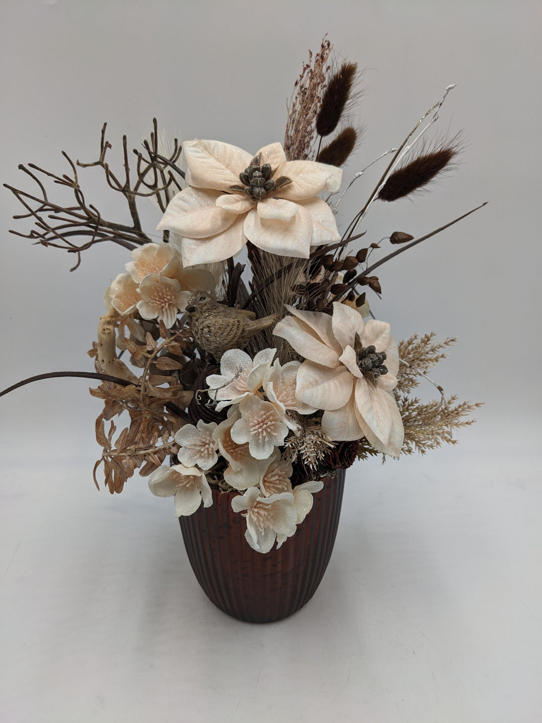 Wintergesteck Vogel Weihnachtsstern Kirschblüte creme