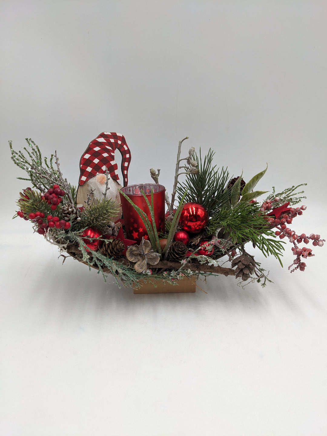 Weihnachtsgesteck Teelicht Kugel Wichtel rot