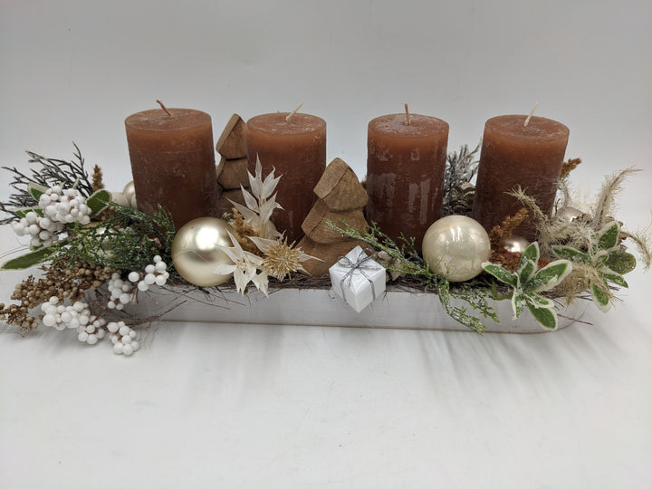 Adventsgesteck Kugel Tannenbäumchen Beeren braun