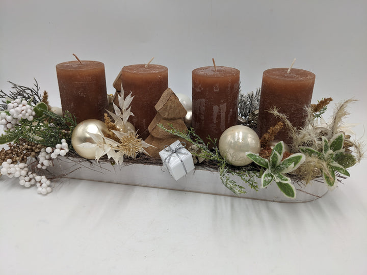 Adventsgesteck Kugel Tannenbäumchen Beeren braun