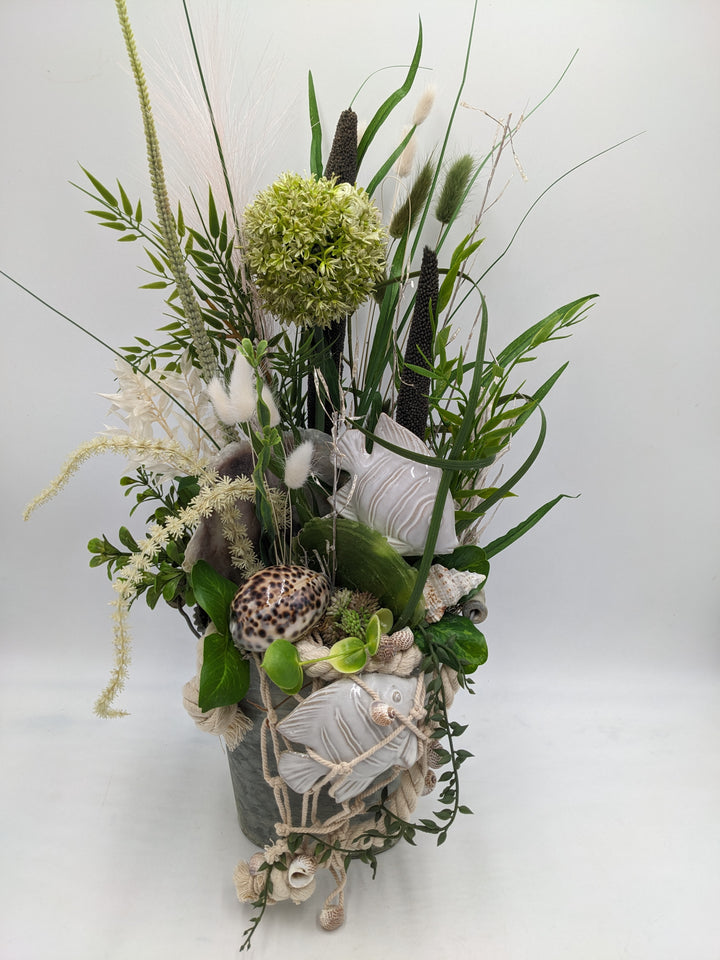Sommergesteck maritim Schnecke Fisch Allium creme