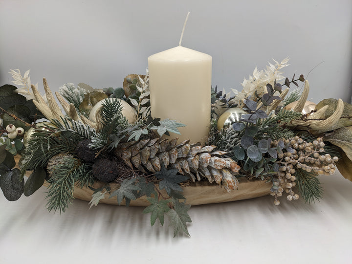 Weihnachtsgesteck Kugel Zapfen Geweih creme