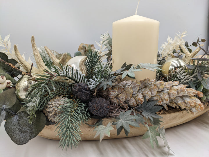 Weihnachtsgesteck Kugel Zapfen Geweih creme
