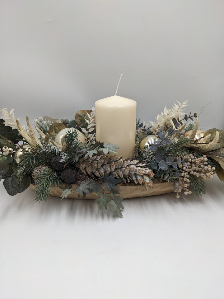 Weihnachtsgesteck Kugel Zapfen Geweih creme