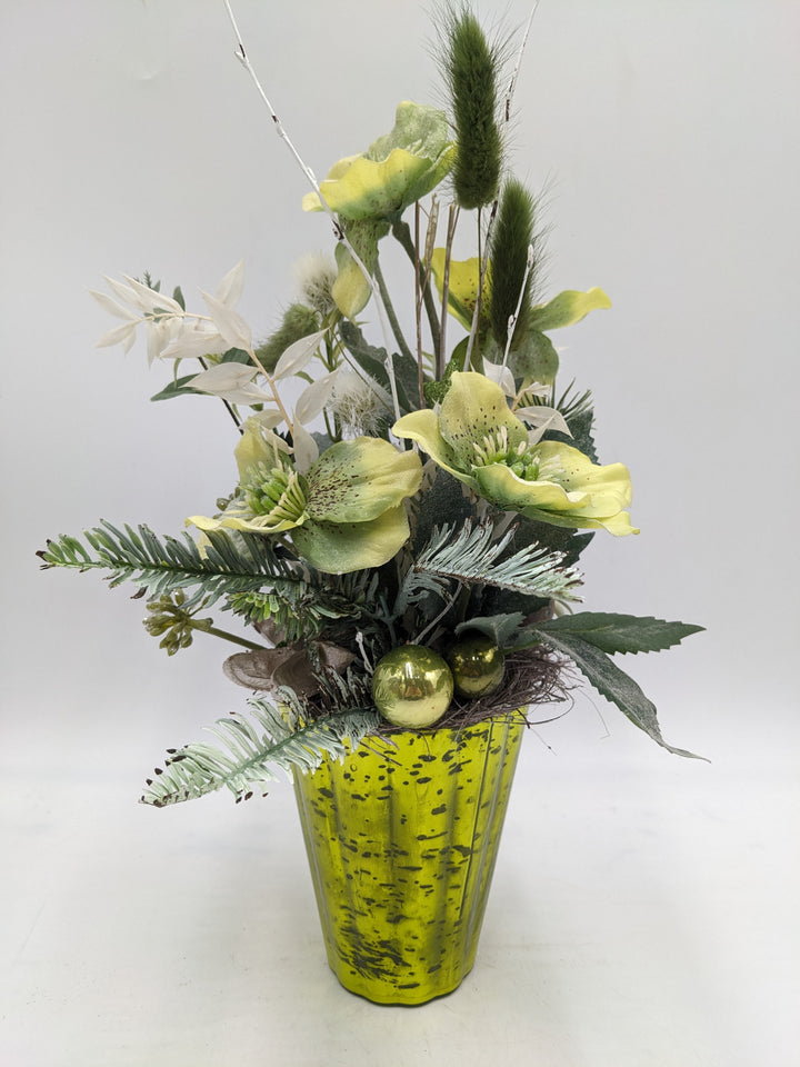 Weihnachtsgesteck Kugel Christrose grün