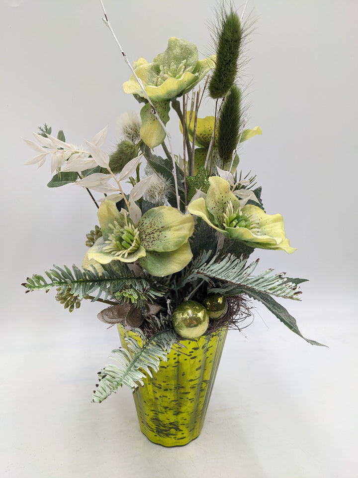 Weihnachtsgesteck Kugel Christrose grün