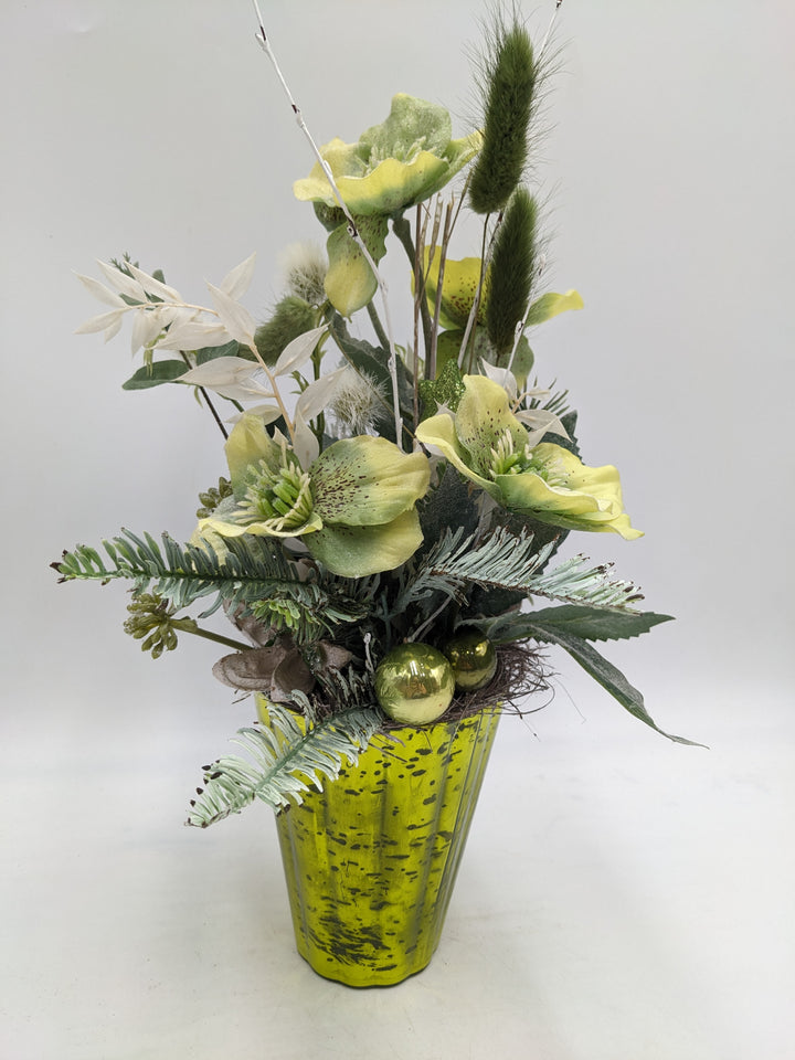 Weihnachtsgesteck Kugel Christrose grün