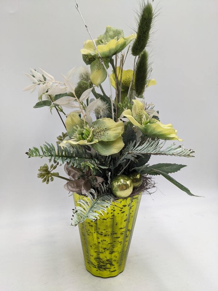 Weihnachtsgesteck Kugel Christrose grün