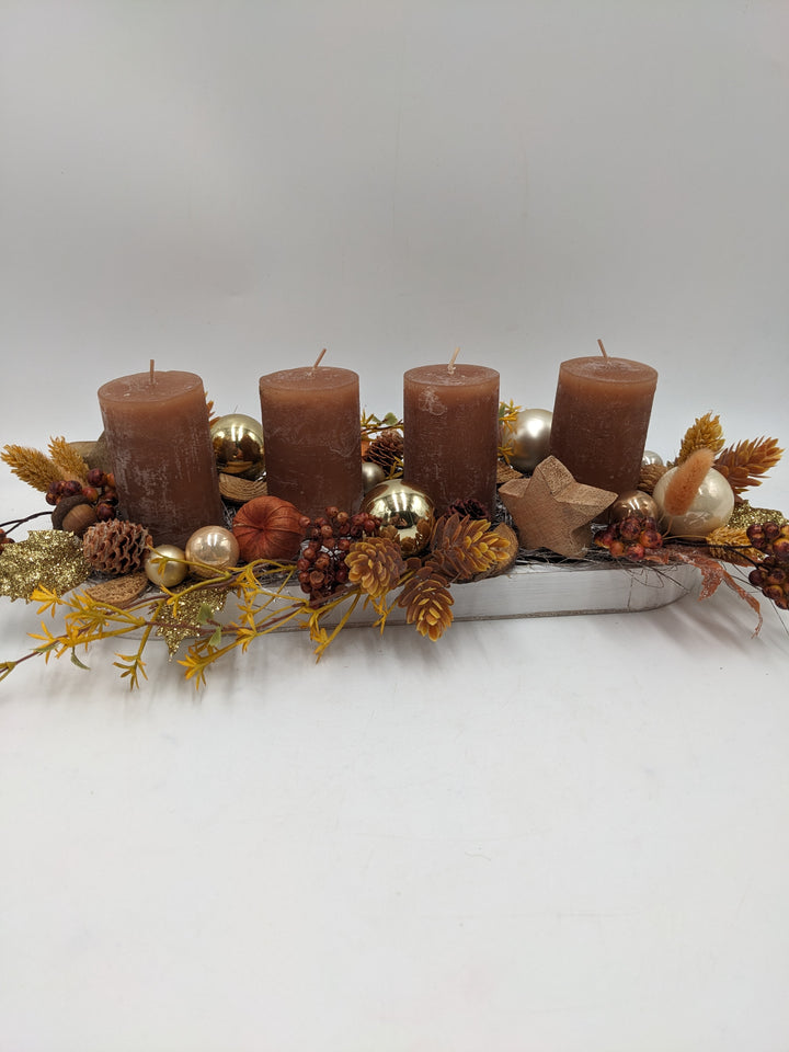 Adventsgesteck Kugel Stern Zapfen orange
