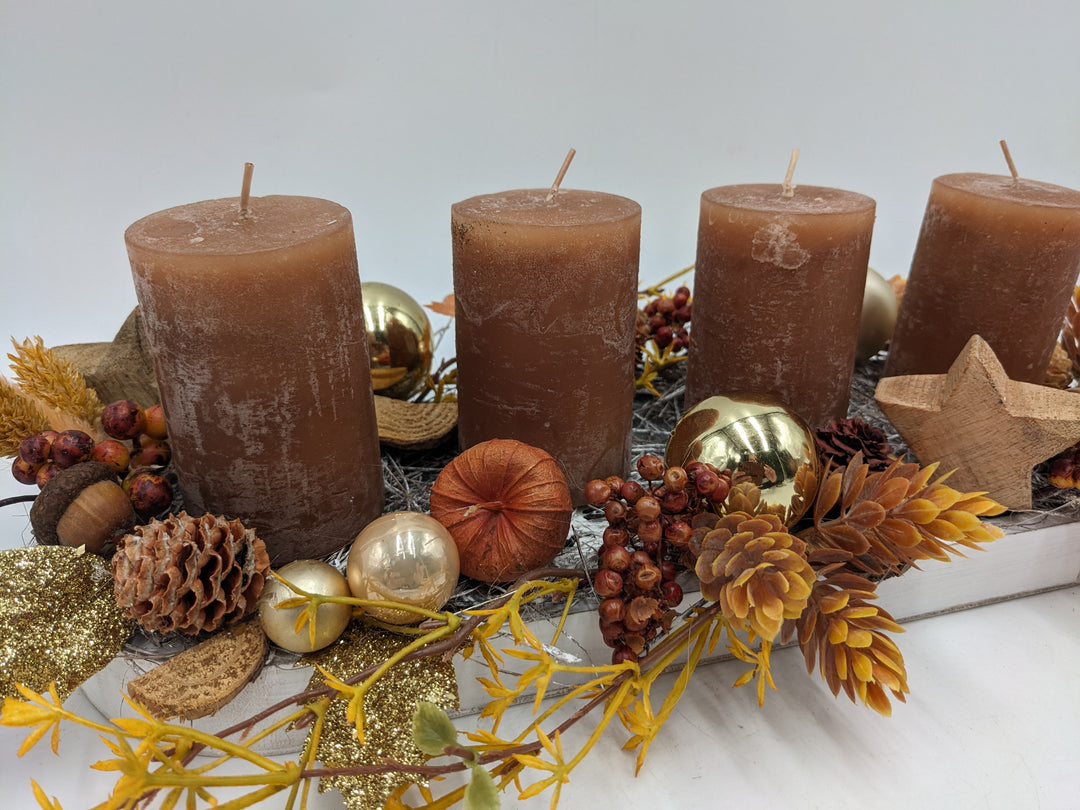 Adventsgesteck Kugel Stern Zapfen orange