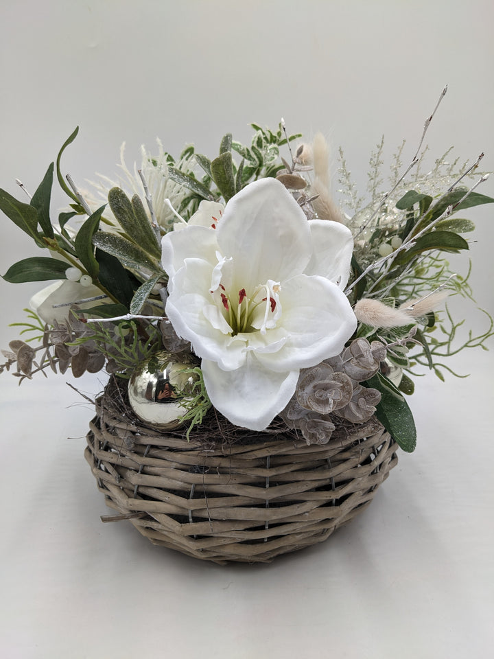 Weihnachtsgesteck Kugel Amaryllis Salbei weiß