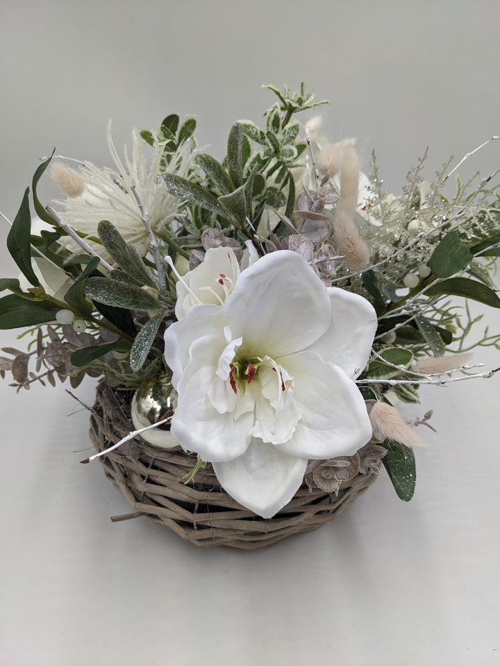Weihnachtsgesteck Kugel Amaryllis Salbei weiß