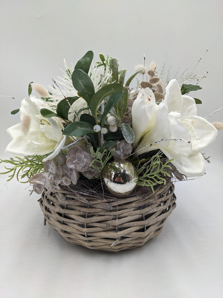 Weihnachtsgesteck Kugel Amaryllis Salbei weiß