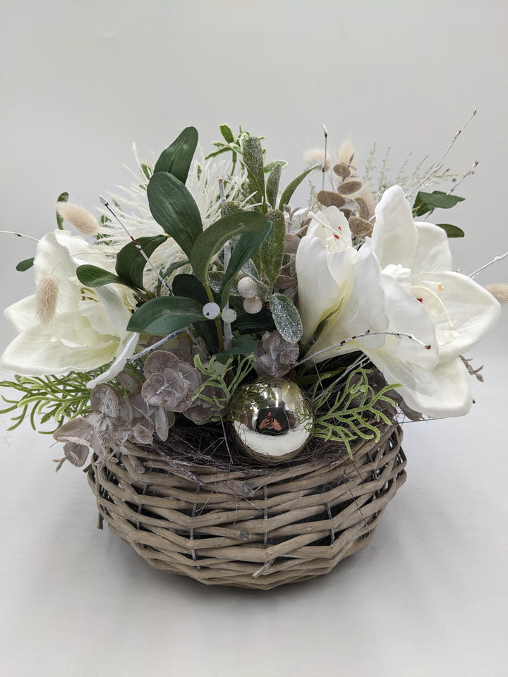 Weihnachtsgesteck Kugel Amaryllis Salbei weiß
