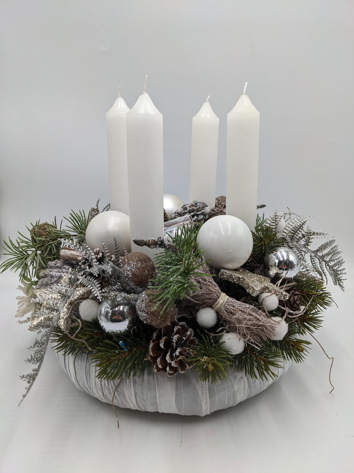 Adventskranz Kugel Stern Zapfen weiß