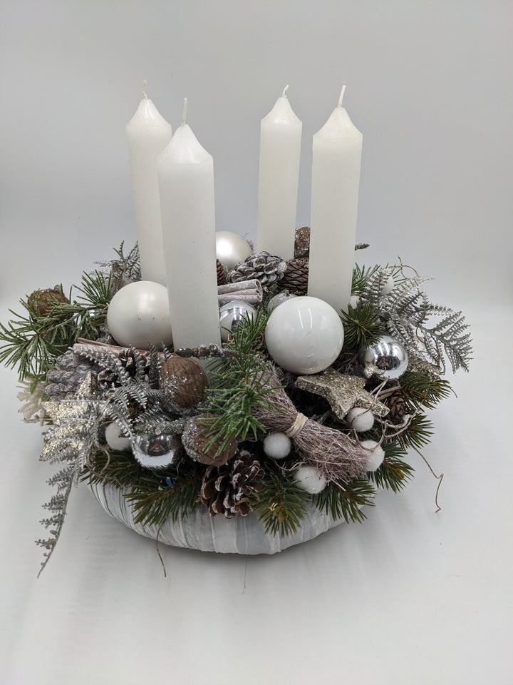 Adventskranz Kugel Stern Zapfen weiß