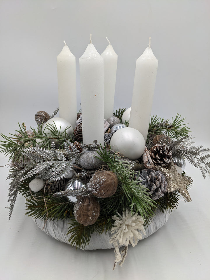 Adventskranz Kugel Stern Zapfen weiß