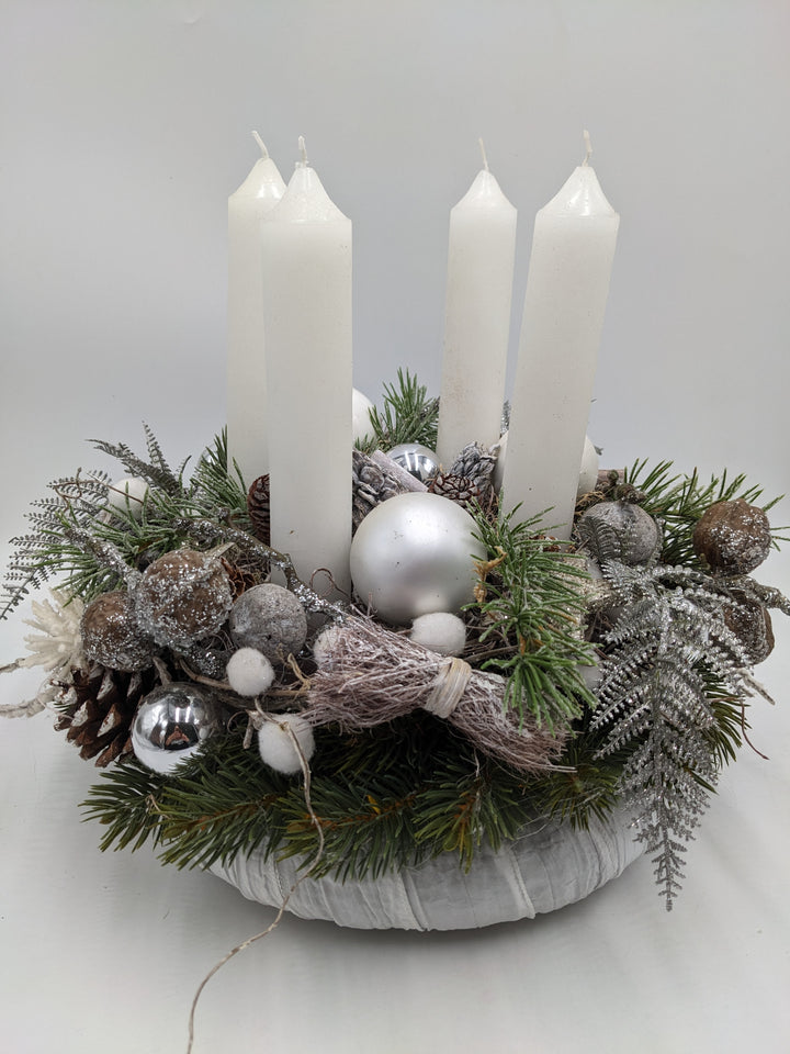 Adventskranz Kugel Stern Zapfen weiß