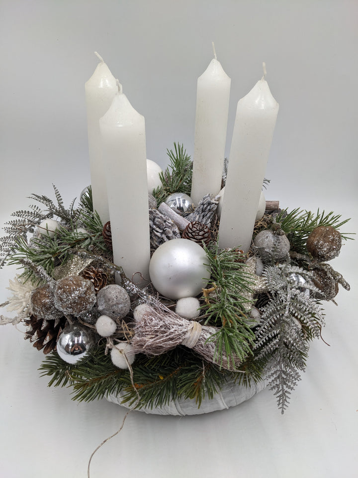 Adventskranz Kugel Stern Zapfen weiß