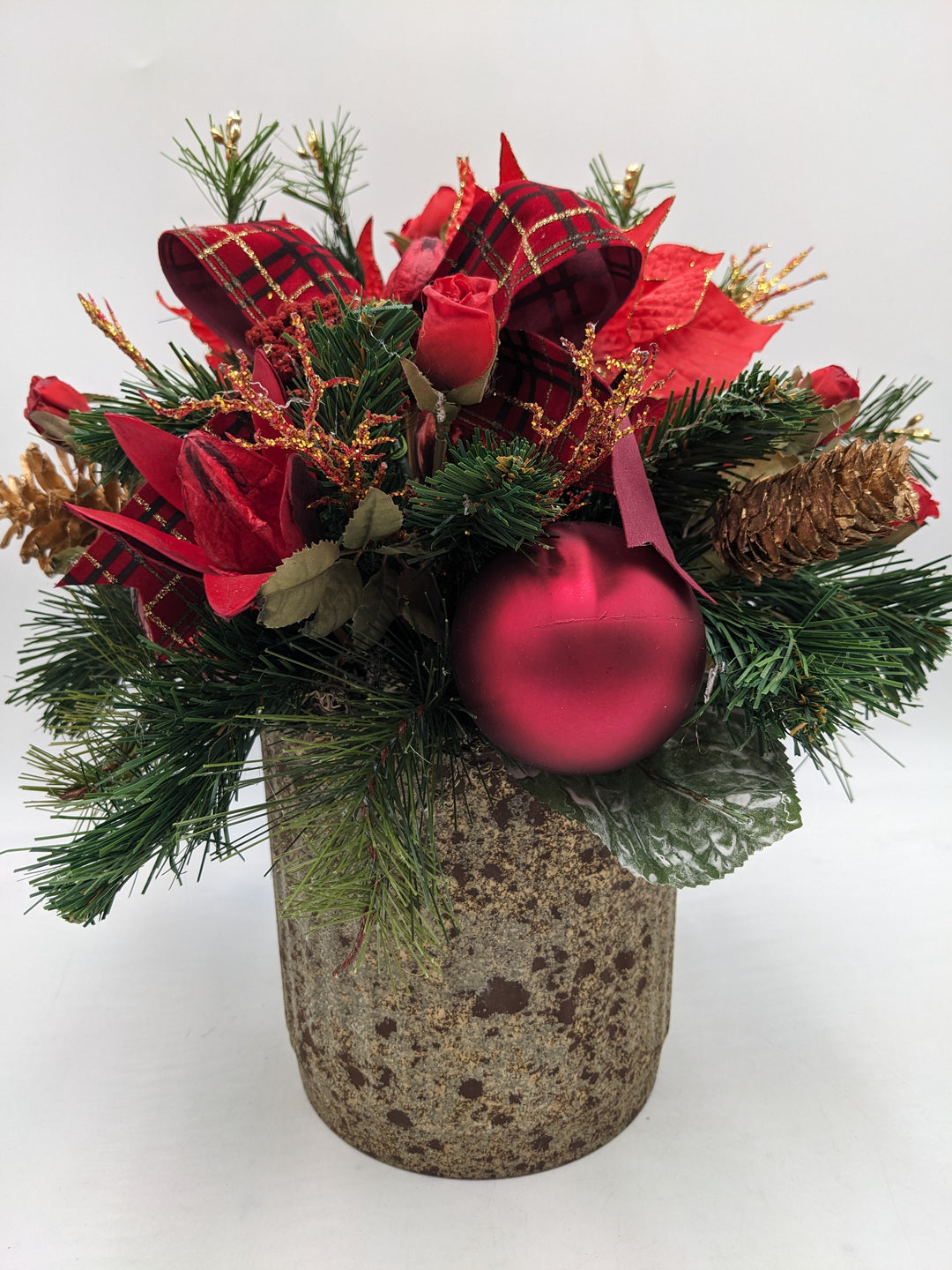 Weihnachtsgesteck Trauergesteck Kugel Rose rot