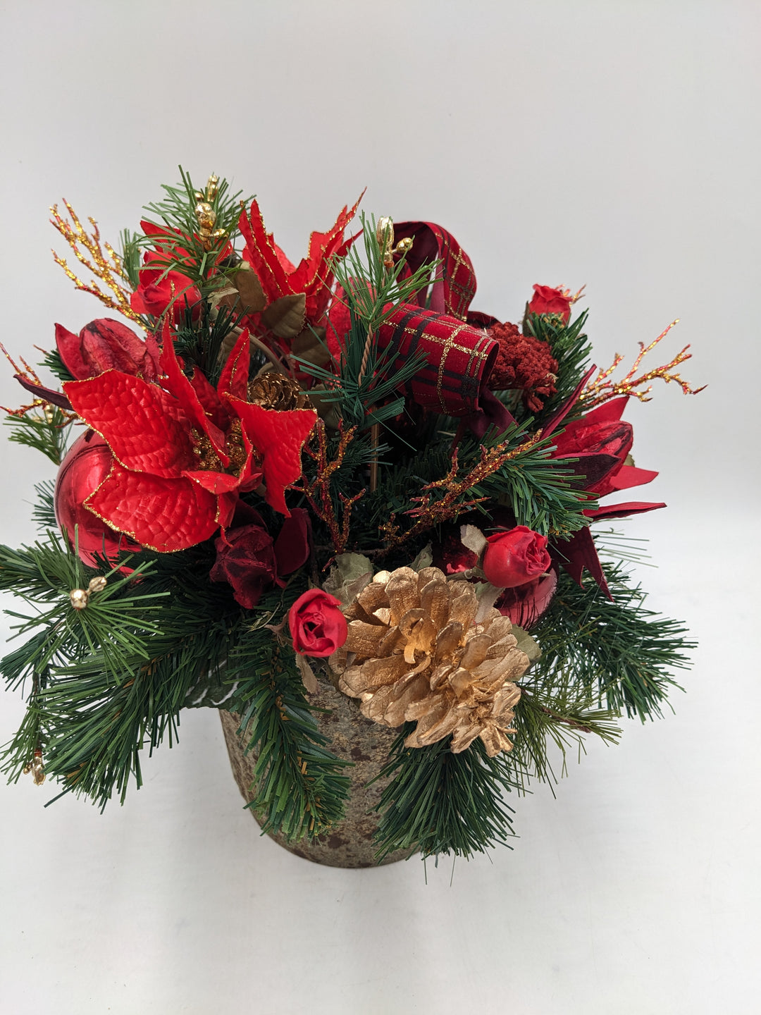 Weihnachtsgesteck Trauergesteck Kugel Rose rot