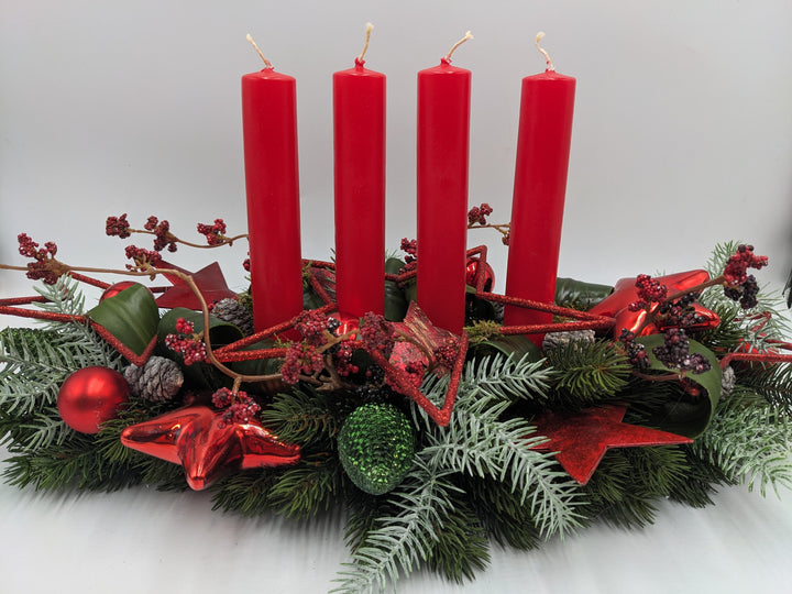 Adventsgesteck Kugel Zapfen Stern rot