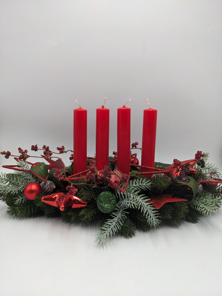 Adventsgesteck Kugel Zapfen Stern rot