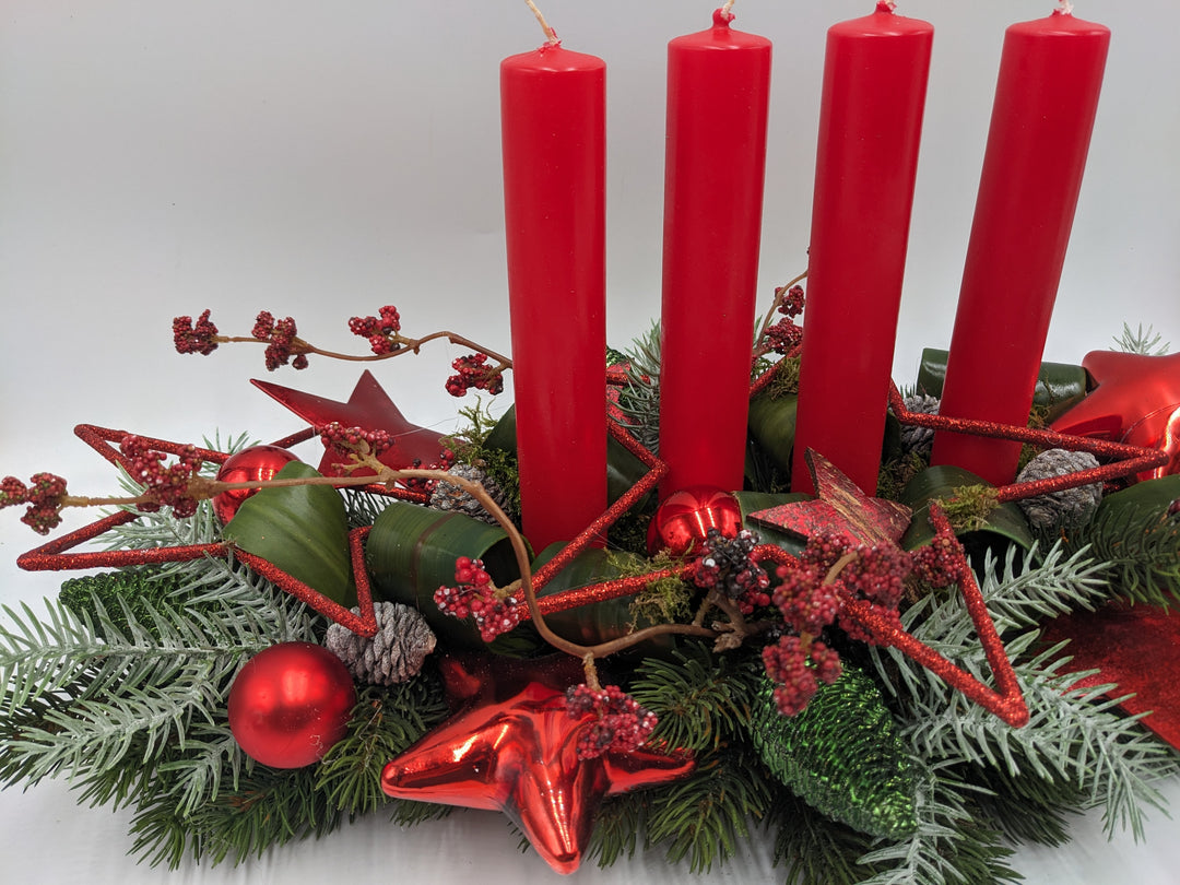 Adventsgesteck Kugel Zapfen Stern rot