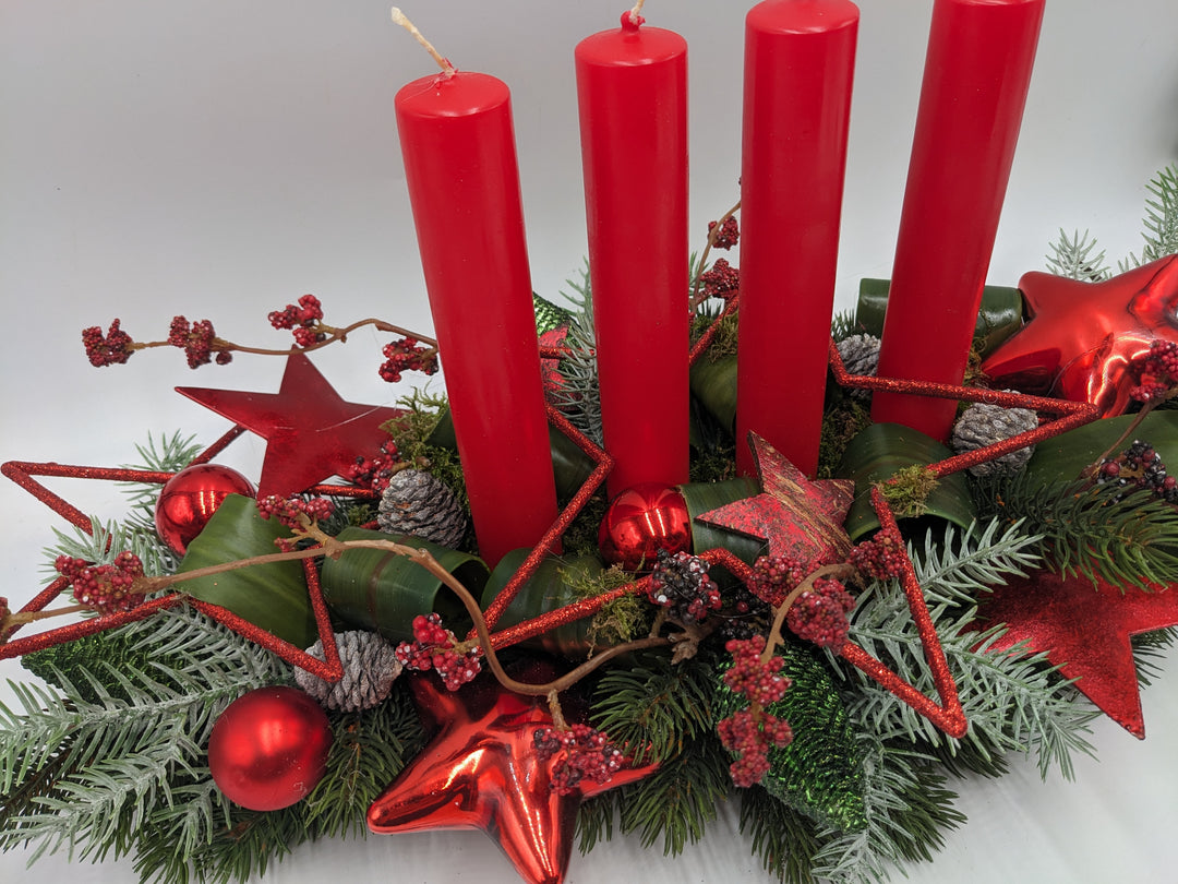 Adventsgesteck Kugel Zapfen Stern rot