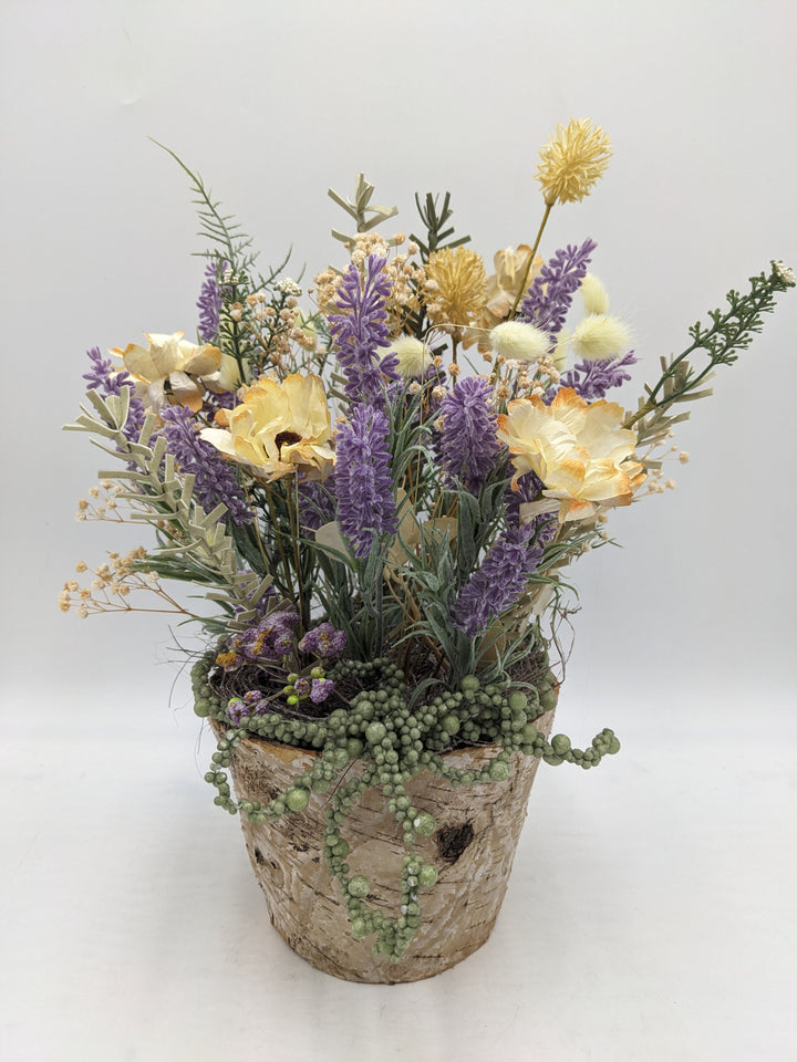 Sommergesteck Lavendel Wiesenblumen lila