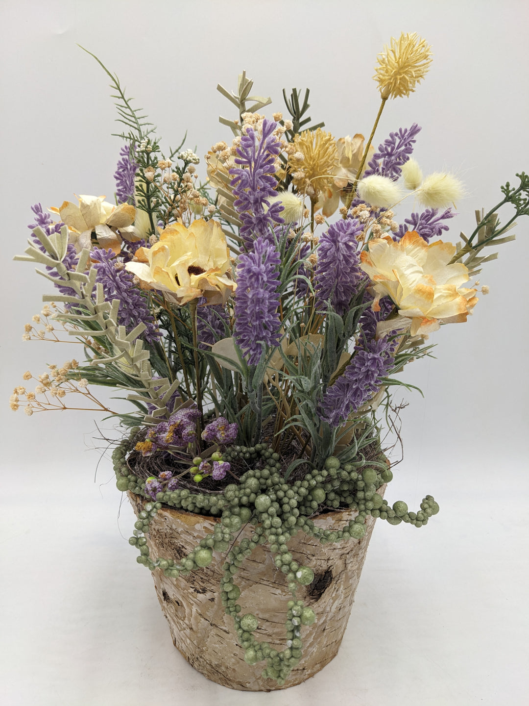 Sommergesteck Lavendel Wiesenblumen lila