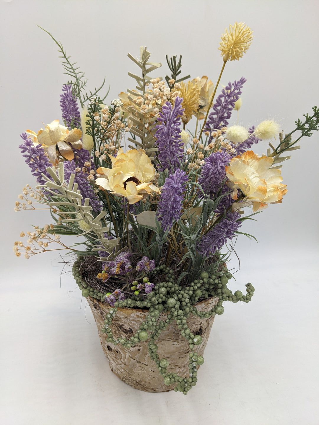 Sommergesteck Lavendel Wiesenblumen lila